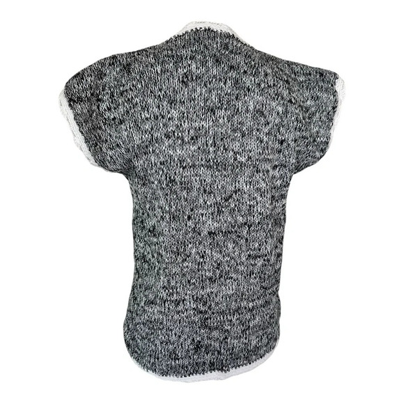 Art to Wear Sleeveless White Black Crochet Sweater Vest Woman Korean Vibes - Picture 2 of 8